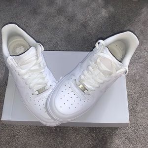 us 8.5 women’s air force 1’s low